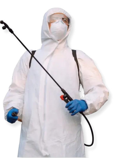 disinfestatore professionista con tuta bianca protettiva e attrezzatura professionale